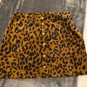 NWOT Leopard skirt